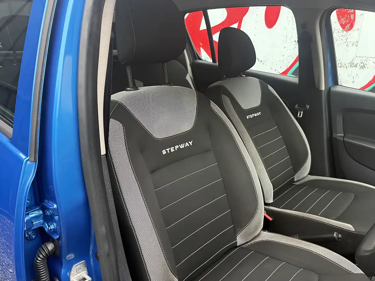 Used 2017 Dacia Sandero Stepway Ambiance Blue - Interior and Exterior details 16