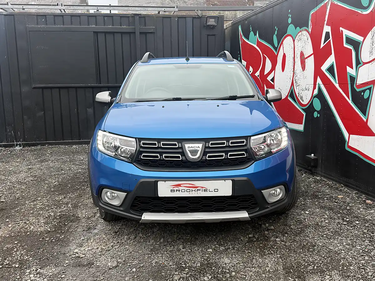 Used 2017 Dacia Sandero Stepway Ambiance Blue - Interior and Exterior details 5