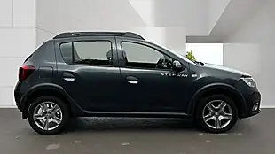 Used 2017 Dacia Sandero Stepway Ambiance Grey - Interior and Exterior details 5