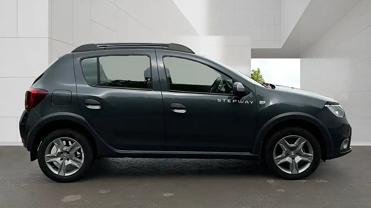 Used 2017 Dacia Sandero Stepway Ambiance Grey - Interior and Exterior details 5