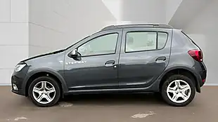 Used 2017 Dacia Sandero Stepway Ambiance Grey - Interior and Exterior details 6