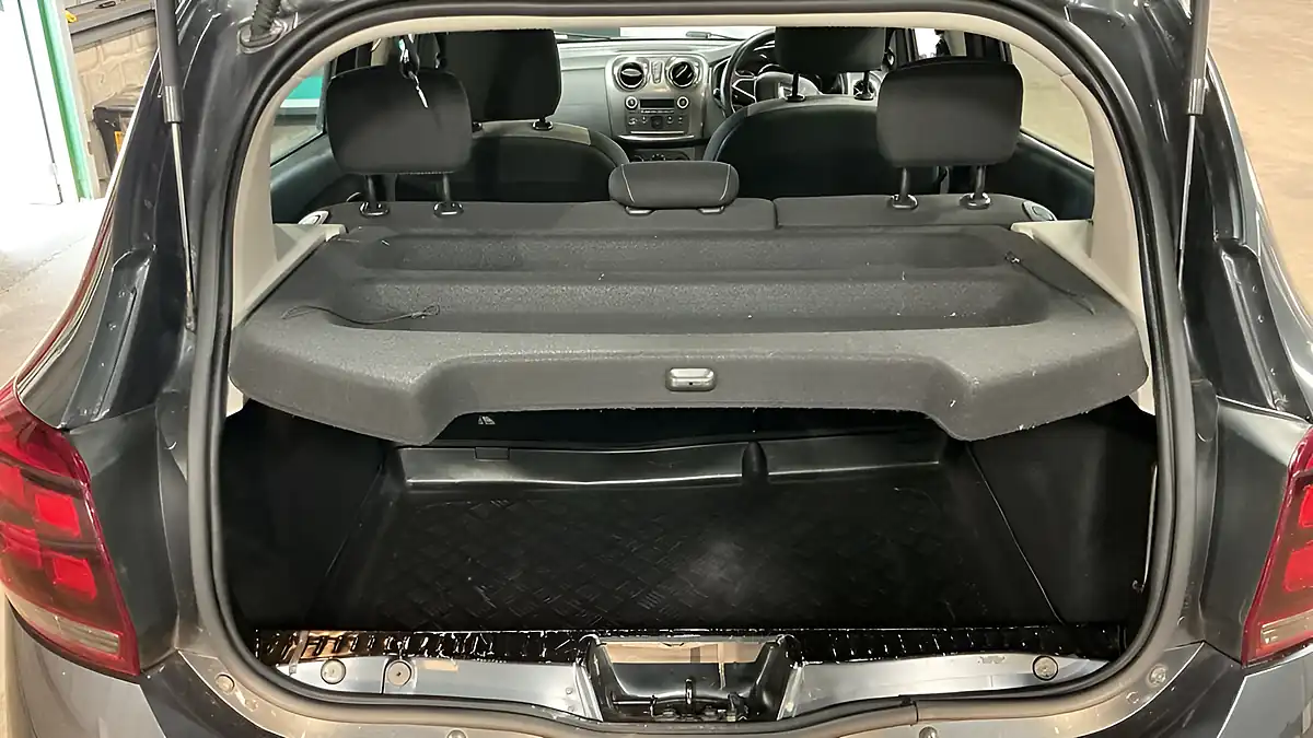 Used 2017 Dacia Sandero Stepway Ambiance Grey - Interior and Exterior details 7