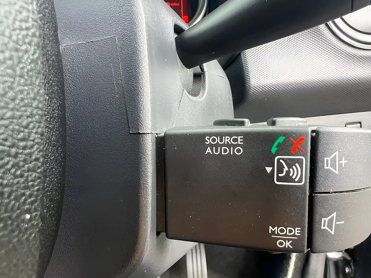 Used 2017 Dacia Sandero Stepway Ambiance Grey - Interior and Exterior details 17