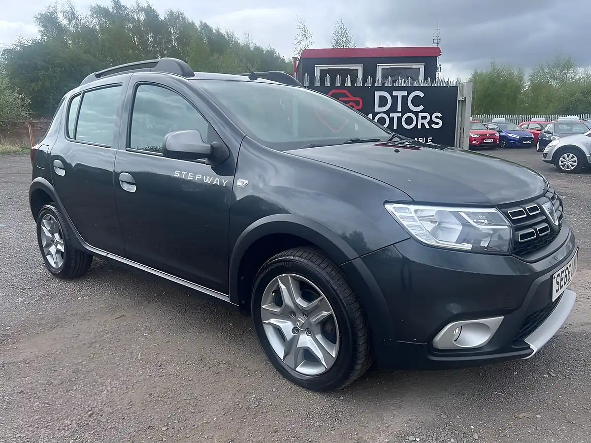 Used 2017 Dacia Sandero Stepway Ambiance Grey - Interior and Exterior details 2