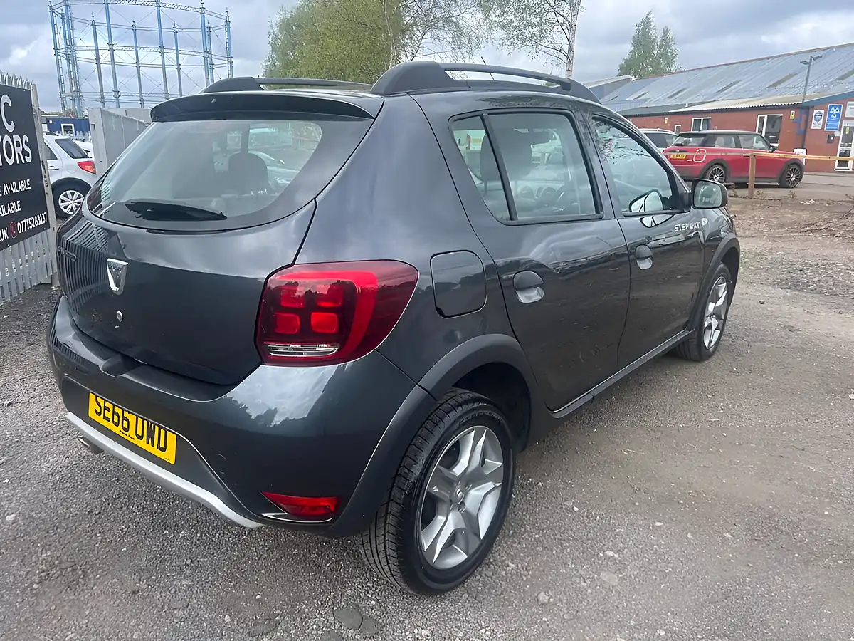 Used 2017 Dacia Sandero Stepway Ambiance Grey - Interior and Exterior details 4