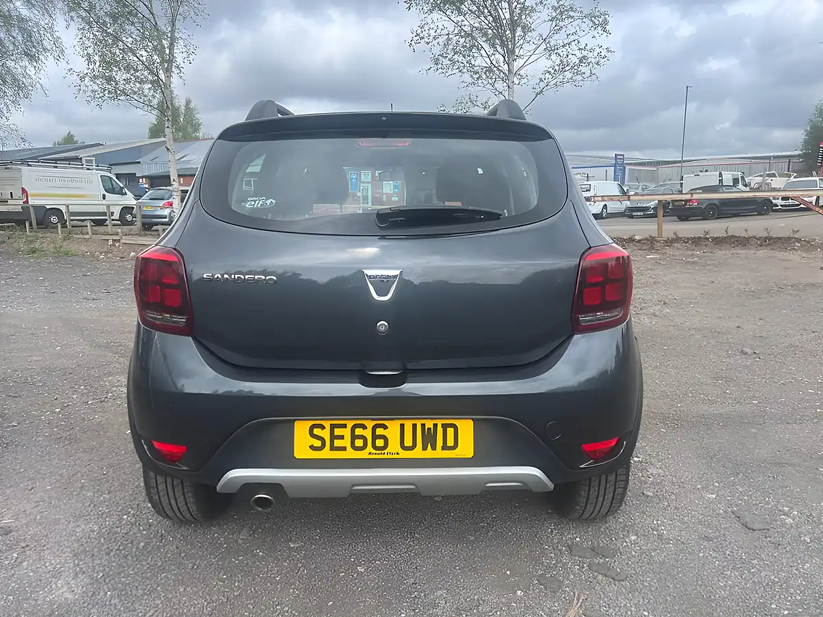 Used 2017 Dacia Sandero Stepway Ambiance Grey - Interior and Exterior details 5