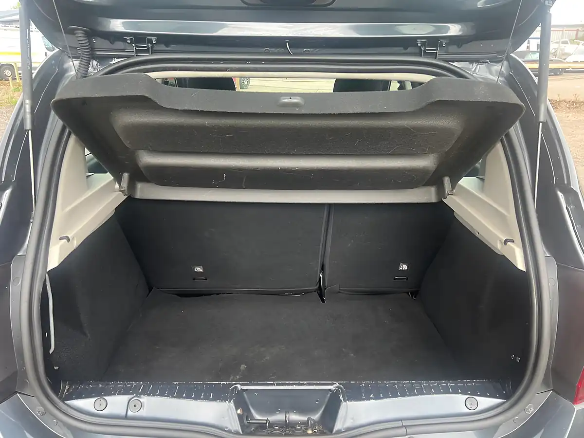 Used 2017 Dacia Sandero Stepway Ambiance Grey - Interior and Exterior details 8