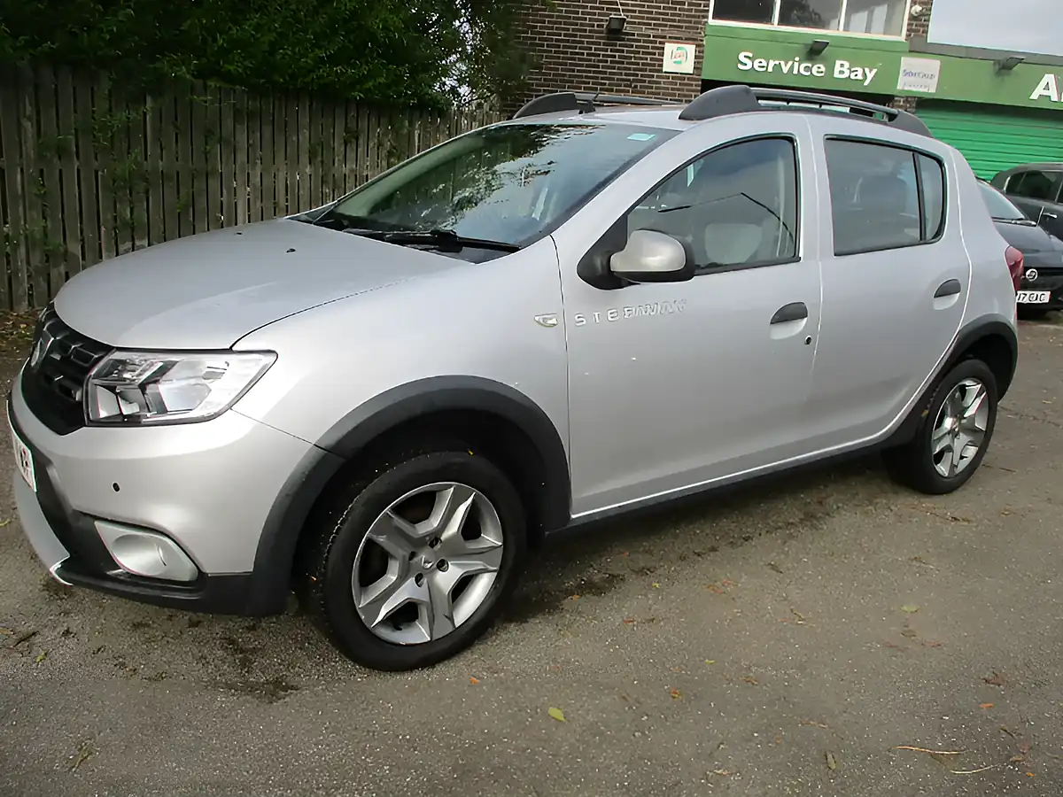 Used 2017 Dacia Sandero Stepway Ambiance Silver - Interior and Exterior details 10
