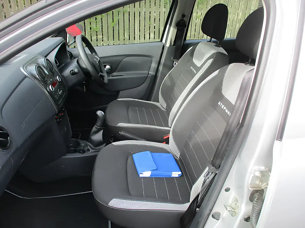 Used 2017 Dacia Sandero Stepway Ambiance Silver - Interior and Exterior details 11