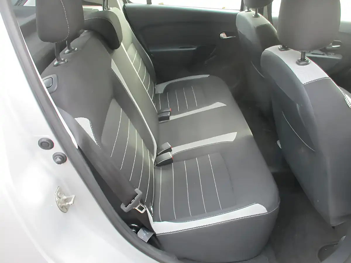 Used 2017 Dacia Sandero Stepway Ambiance Silver - Interior and Exterior details 14