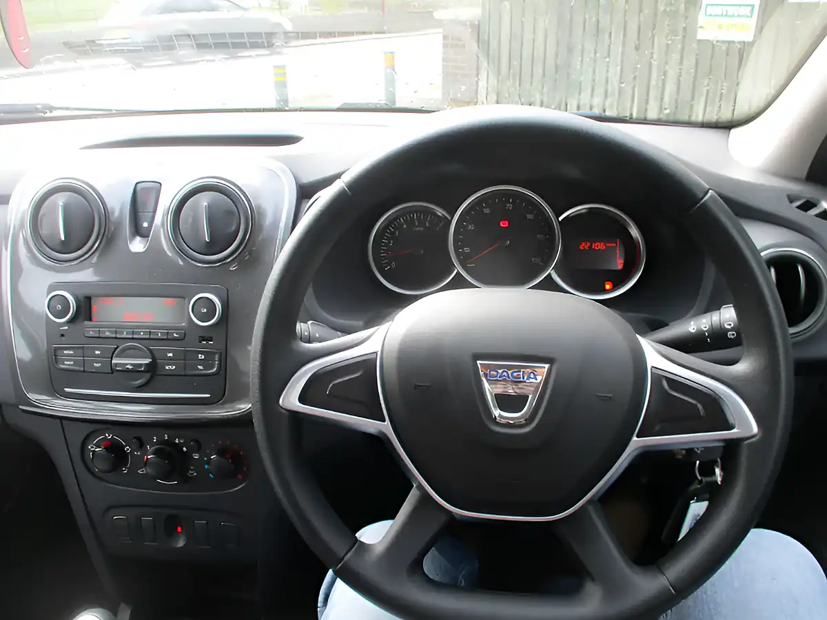 Used 2017 Dacia Sandero Stepway Ambiance Silver - Interior and Exterior details 17