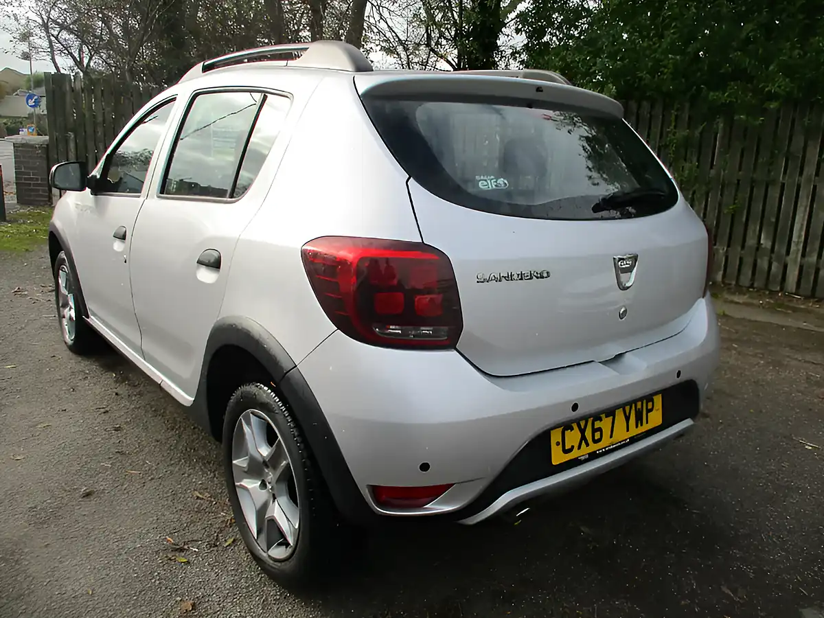 Used 2017 Dacia Sandero Stepway Ambiance Silver - Interior and Exterior details 8