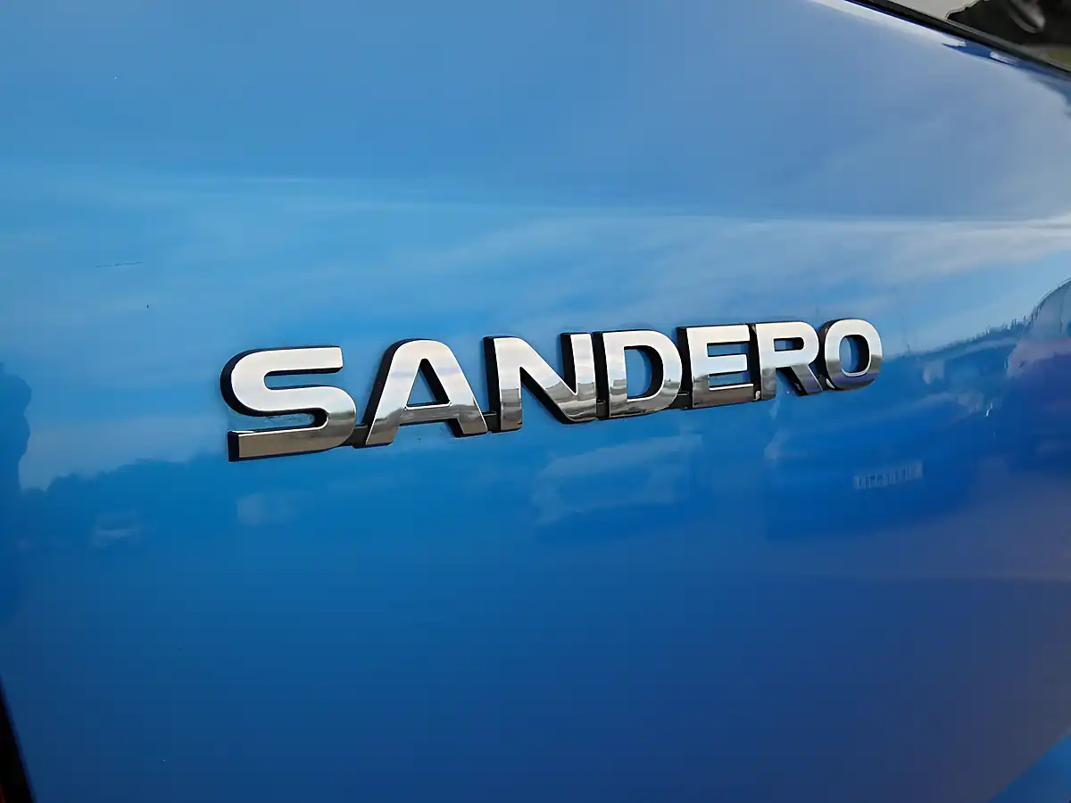 Used 2017 Dacia Sandero Stepway Laureate Azurite Blue - Interior and Exterior details 11