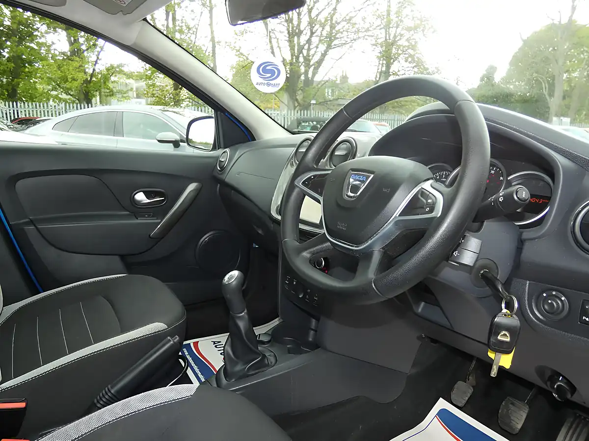 Used 2017 Dacia Sandero Stepway Laureate Azurite Blue - Interior and Exterior details 14