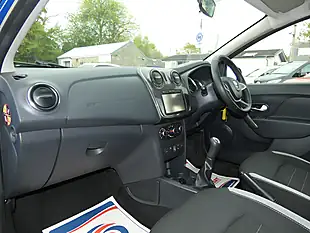 Used 2017 Dacia Sandero Stepway Laureate Azurite Blue - Interior and Exterior details 15