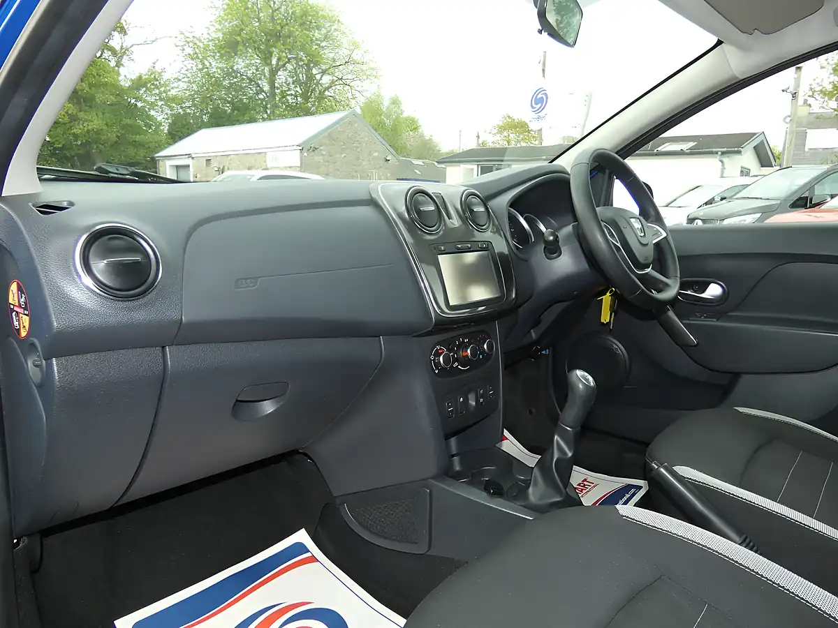 Used 2017 Dacia Sandero Stepway Laureate Azurite Blue - Interior and Exterior details 15