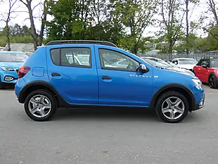 Used 2017 Dacia Sandero Stepway Laureate Azurite Blue - Interior and Exterior details 3