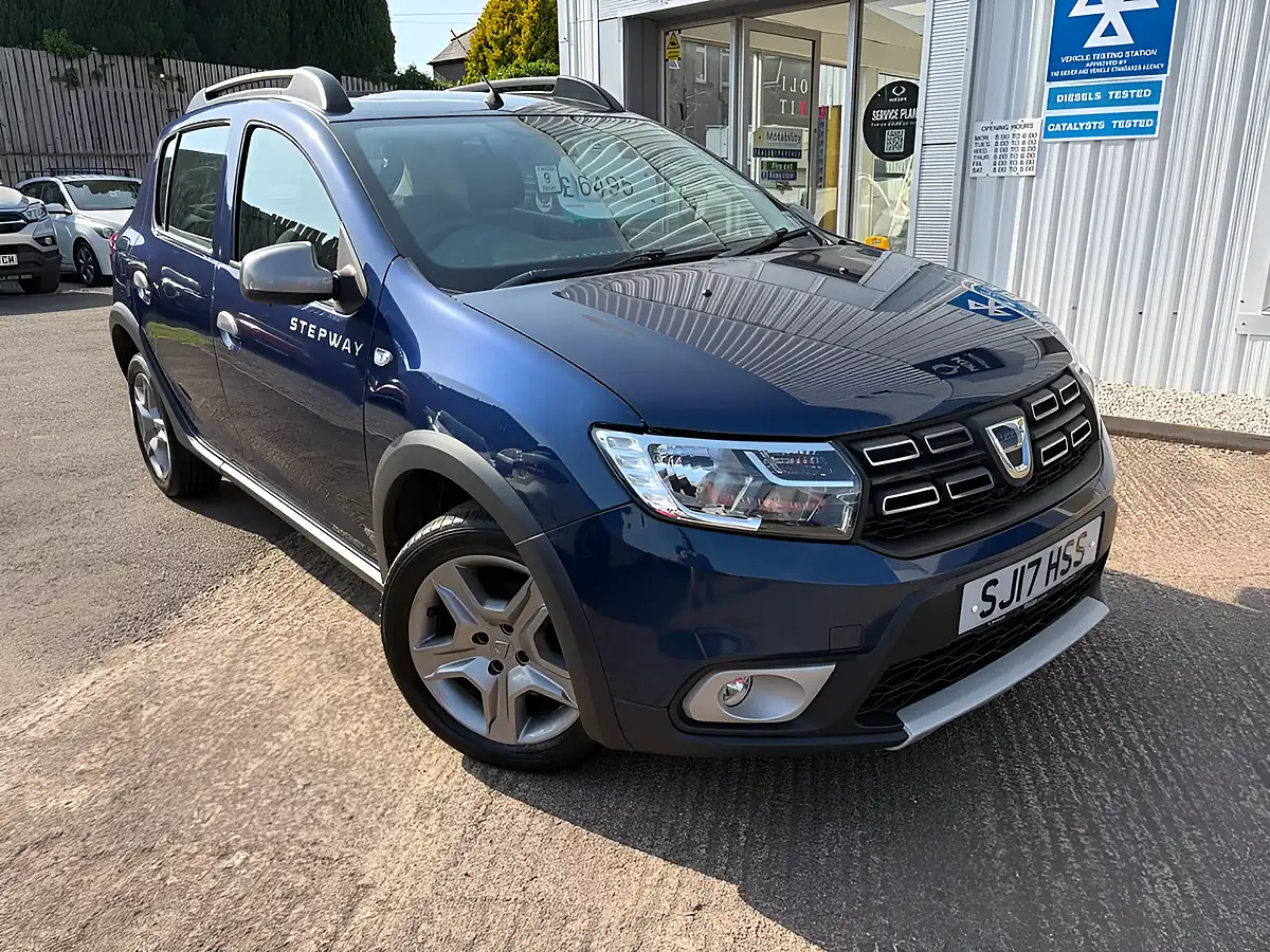 Used 2017 Dacia Sandero Stepway Laureate Blue - Front View
