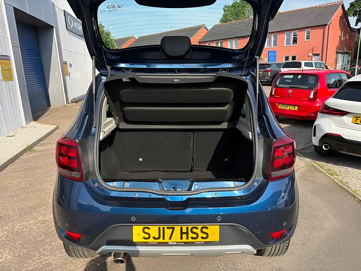 Used 2017 Dacia Sandero Stepway Laureate Blue - Interior and Exterior details 10