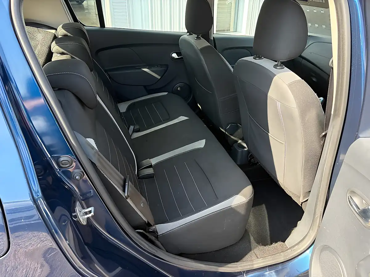Used 2017 Dacia Sandero Stepway Laureate Blue - Interior and Exterior details 11