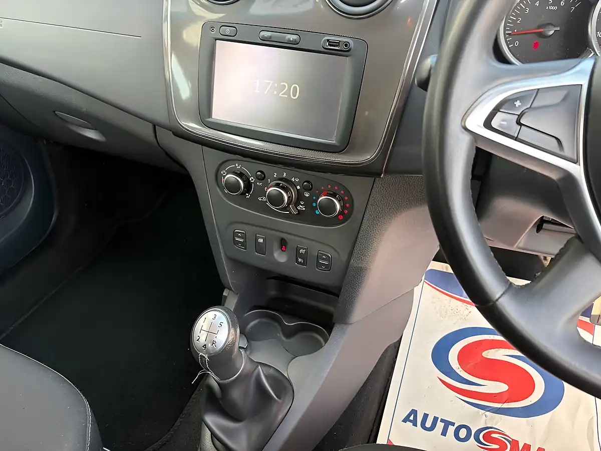 Used 2017 Dacia Sandero Stepway Laureate Blue - Interior and Exterior details 13