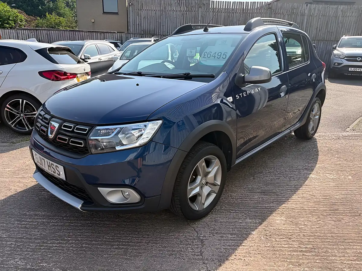 Used 2017 Dacia Sandero Stepway Laureate Blue - Interior and Exterior details 4