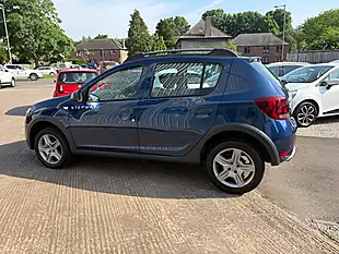 Used 2017 Dacia Sandero Stepway Laureate Blue - Interior and Exterior details 5