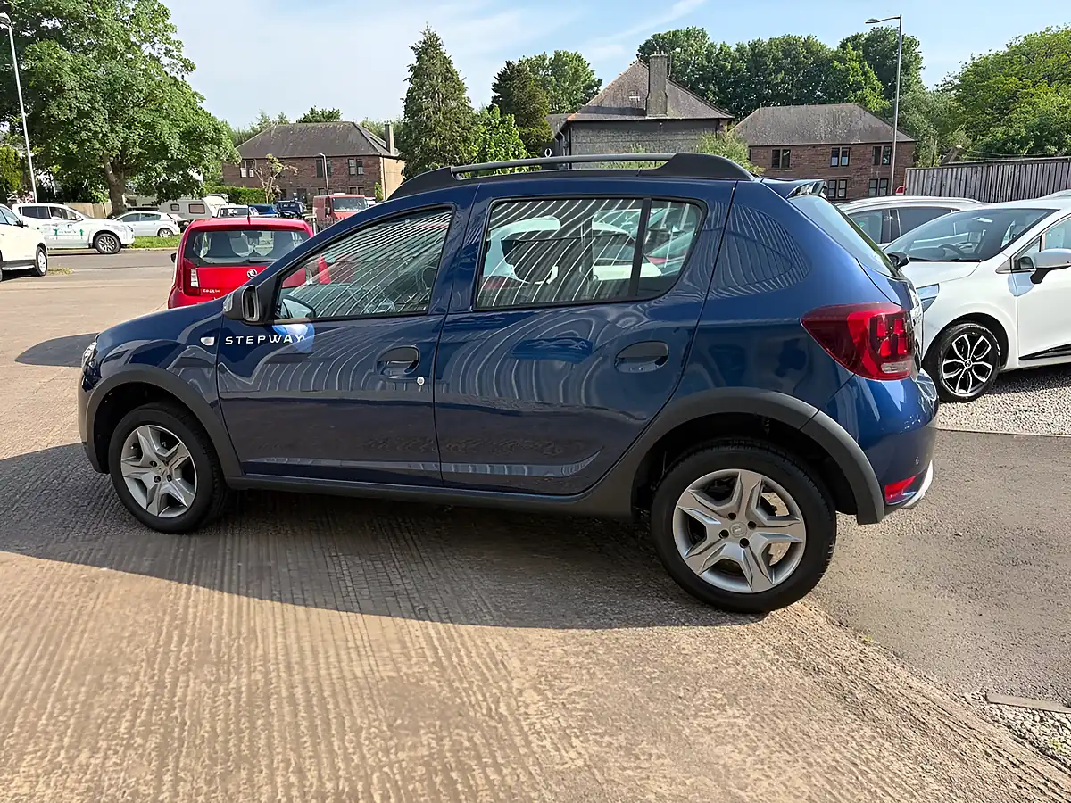 Used 2017 Dacia Sandero Stepway Laureate Blue - Interior and Exterior details 5