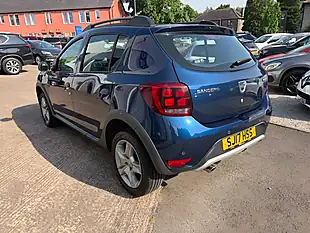 Used 2017 Dacia Sandero Stepway Laureate Blue - Interior and Exterior details 6