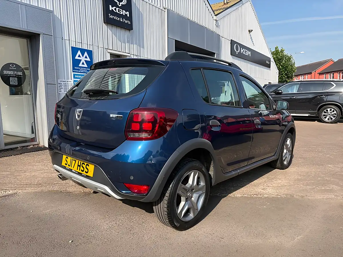 Used 2017 Dacia Sandero Stepway Laureate Blue - Interior and Exterior details 8