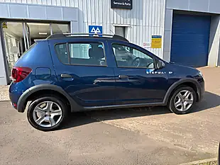 Used 2017 Dacia Sandero Stepway Laureate Blue - Interior and Exterior details 9