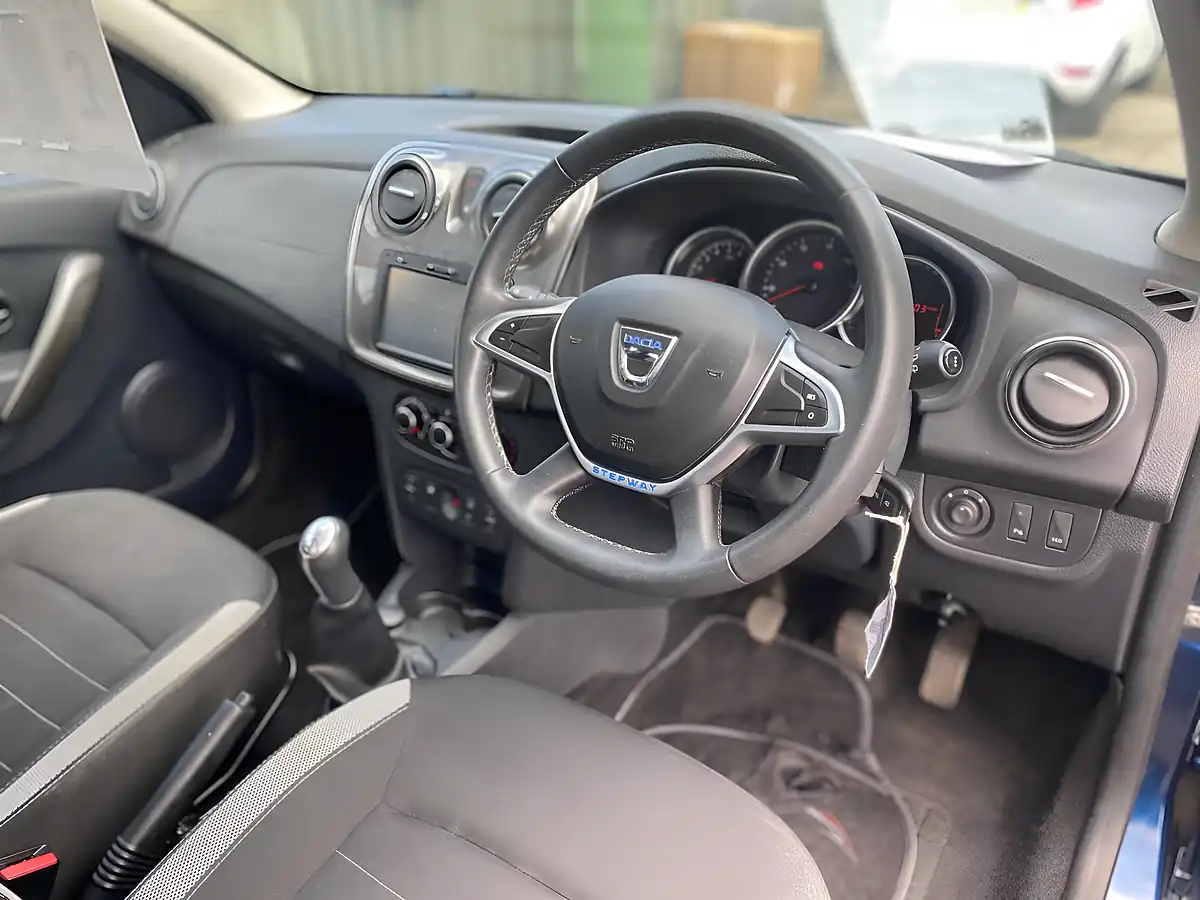 Used 2017 Dacia Sandero Stepway Laureate Blue - Interior and Exterior details 12