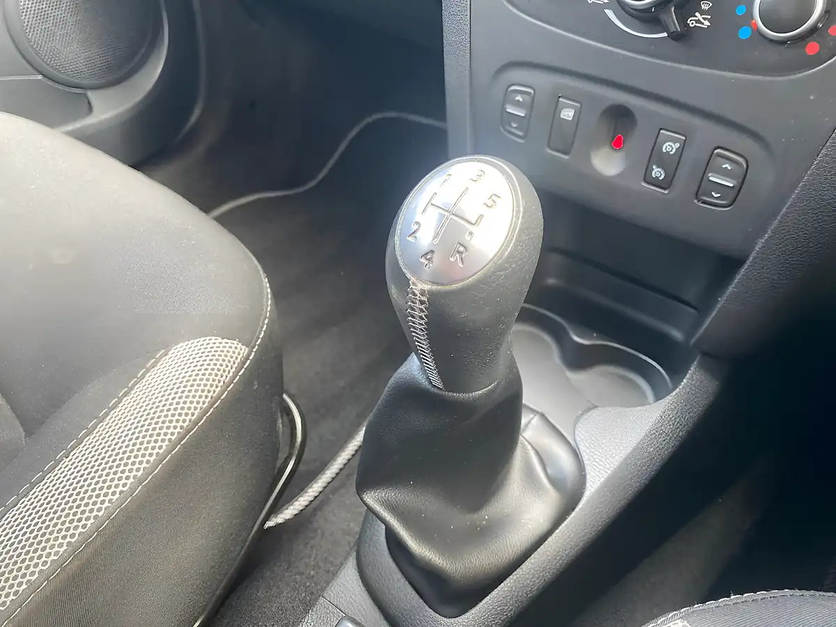 Used 2017 Dacia Sandero Stepway Laureate Blue - Interior and Exterior details 18