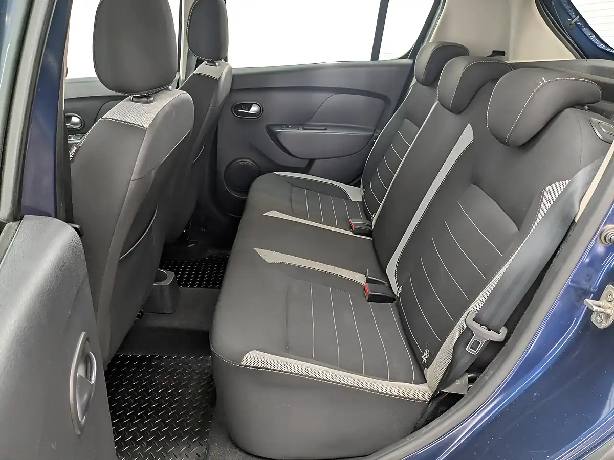 Used 2017 Dacia Sandero Stepway Laureate Cosmos Blue - Interior and Exterior details 11