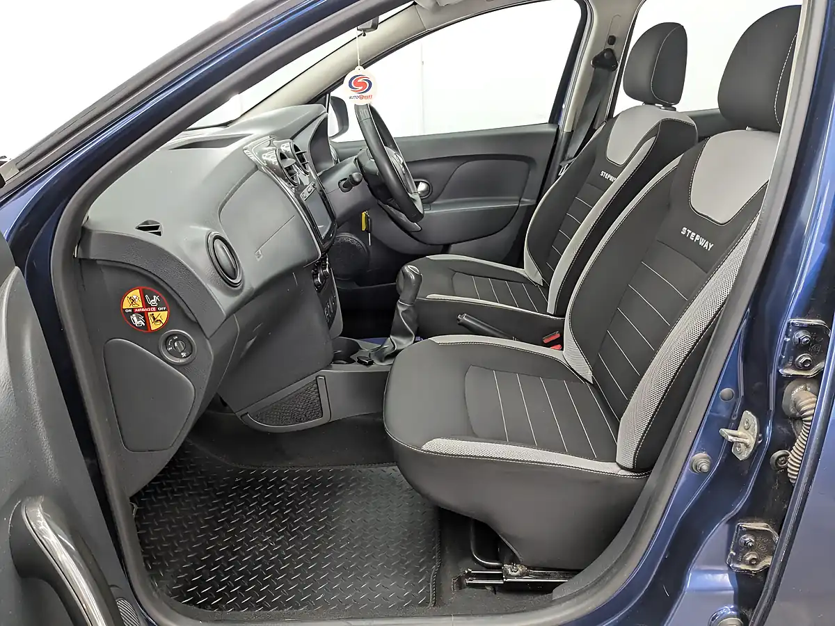 Used 2017 Dacia Sandero Stepway Laureate Cosmos Blue - Interior and Exterior details 14