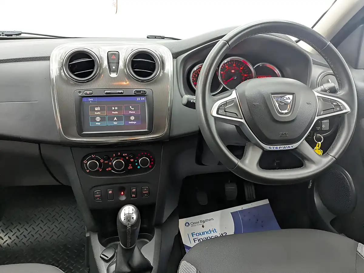 Used 2017 Dacia Sandero Stepway Laureate Cosmos Blue - Interior and Exterior details 17