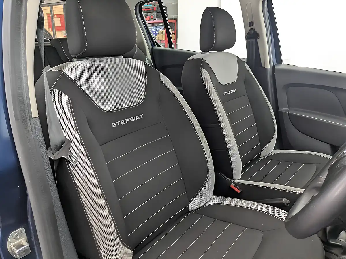 Used 2017 Dacia Sandero Stepway Laureate Cosmos Blue - Interior and Exterior details 19