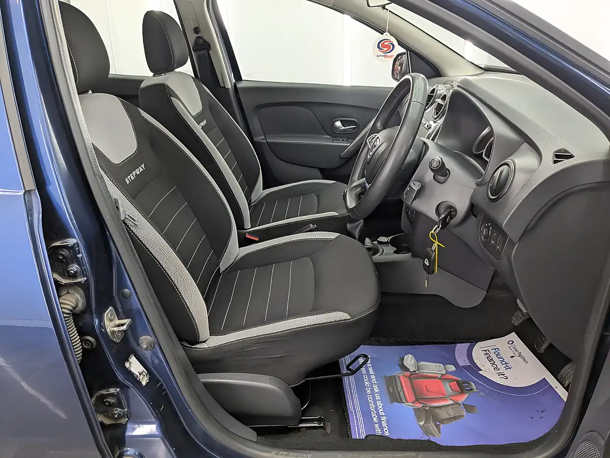 Used 2017 Dacia Sandero Stepway Laureate Cosmos Blue - Interior and Exterior details 20