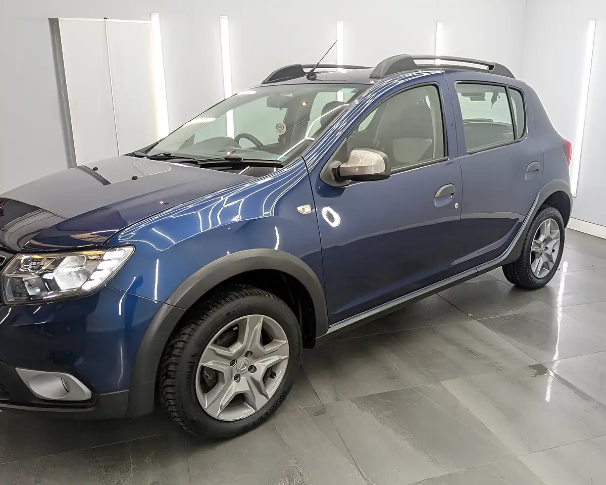 Used 2017 Dacia Sandero Stepway Laureate Cosmos Blue - Interior and Exterior details 3