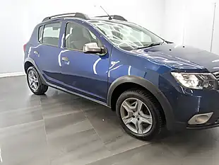 Used 2017 Dacia Sandero Stepway Laureate Cosmos Blue - Interior and Exterior details 4