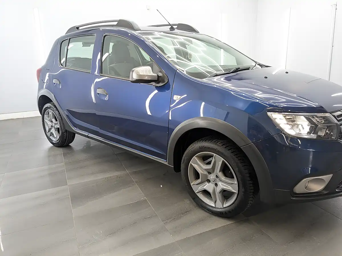 Used 2017 Dacia Sandero Stepway Laureate Cosmos Blue - Interior and Exterior details 4