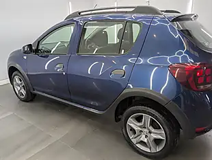Used 2017 Dacia Sandero Stepway Laureate Cosmos Blue - Interior and Exterior details 7