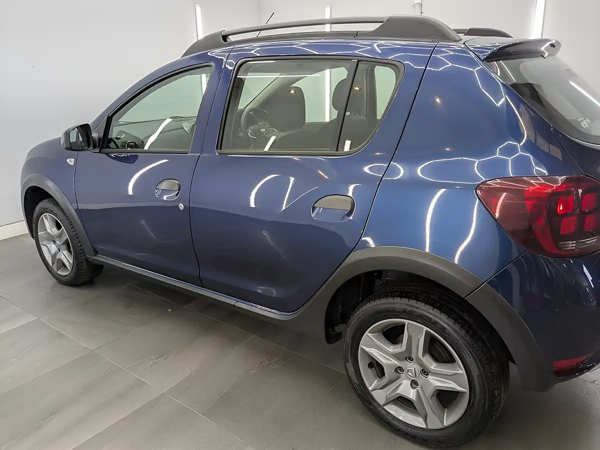 Used 2017 Dacia Sandero Stepway Laureate Cosmos Blue - Interior and Exterior details 7