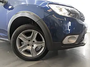 Used 2017 Dacia Sandero Stepway Laureate Cosmos Blue - Interior and Exterior details 8