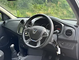 Used 2017 Dacia Sandero Stepway Laureate Glacier White - Interior and Exterior details 10