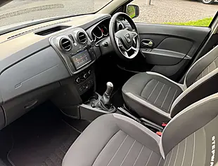 Used 2017 Dacia Sandero Stepway Laureate Glacier White - Interior and Exterior details 16