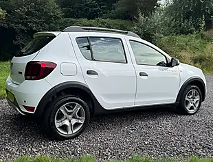 Used 2017 Dacia Sandero Stepway Laureate Glacier White - Interior and Exterior details 3