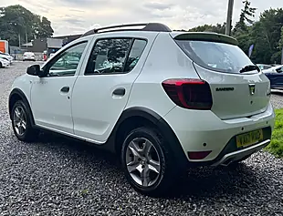 Used 2017 Dacia Sandero Stepway Laureate Glacier White - Interior and Exterior details 5