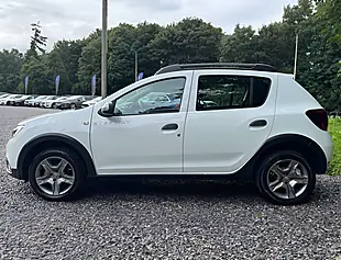 Used 2017 Dacia Sandero Stepway Laureate Glacier White - Interior and Exterior details 6