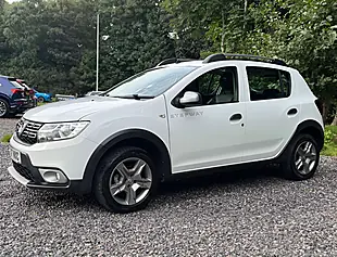 Used 2017 Dacia Sandero Stepway Laureate Glacier White - Interior and Exterior details 7